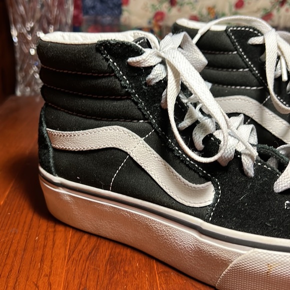 VANS Unisex Black & White Hightop Sneakers - Picture 2 of 10
